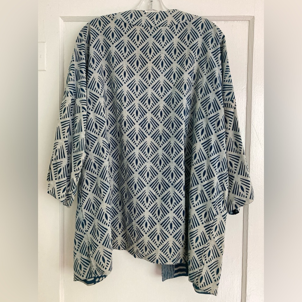 Blue and White Patterned Kimono Cardigan - Picture 5 of 6